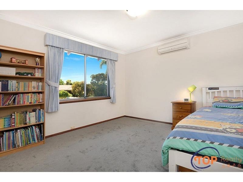 4 Whittaker Crescent, Bull Creek WA 6149