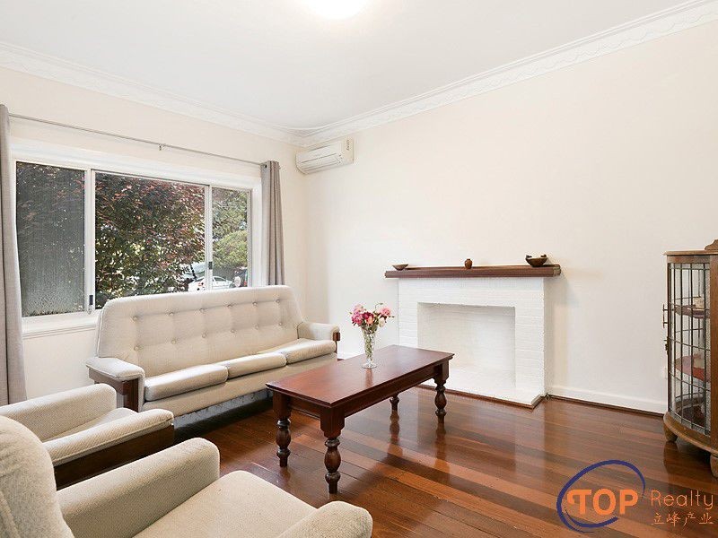 36 Redwood Crescent, Melville WA 6156