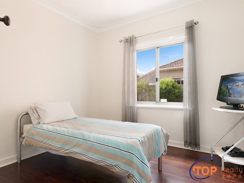 36 Redwood Crescent, Melville WA 6156