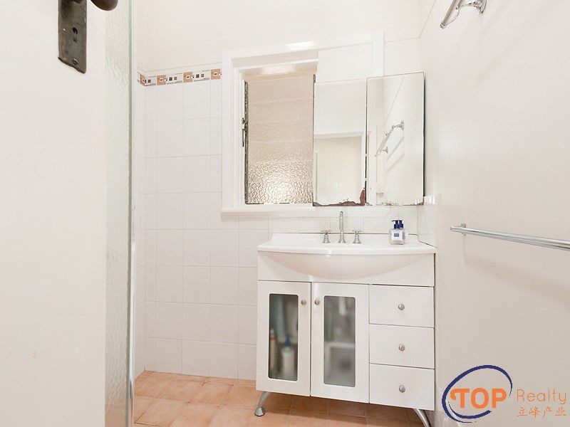 36 Redwood Crescent, Melville WA 6156