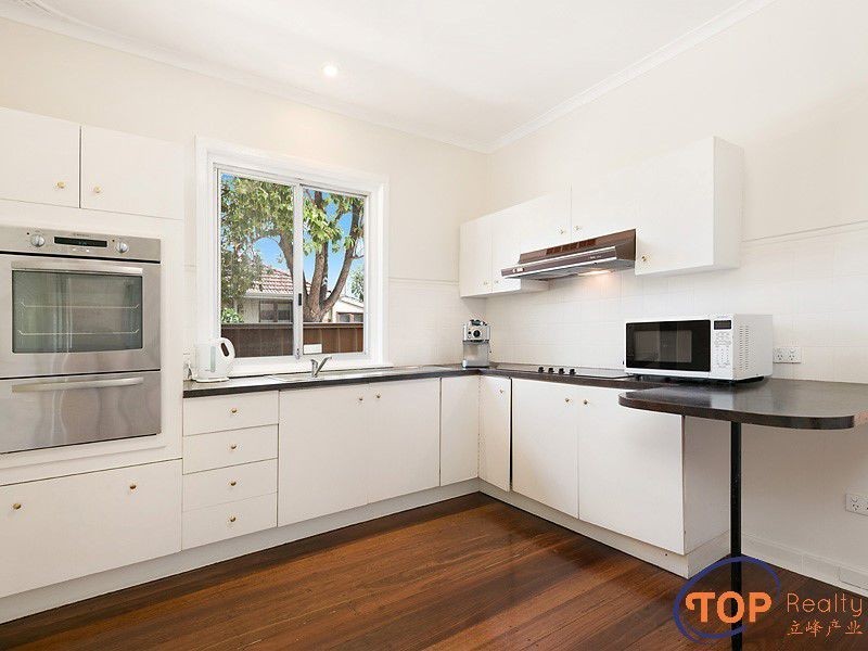 36 Redwood Crescent, Melville WA 6156