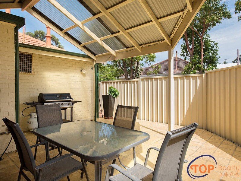 36 Redwood Crescent, Melville WA 6156