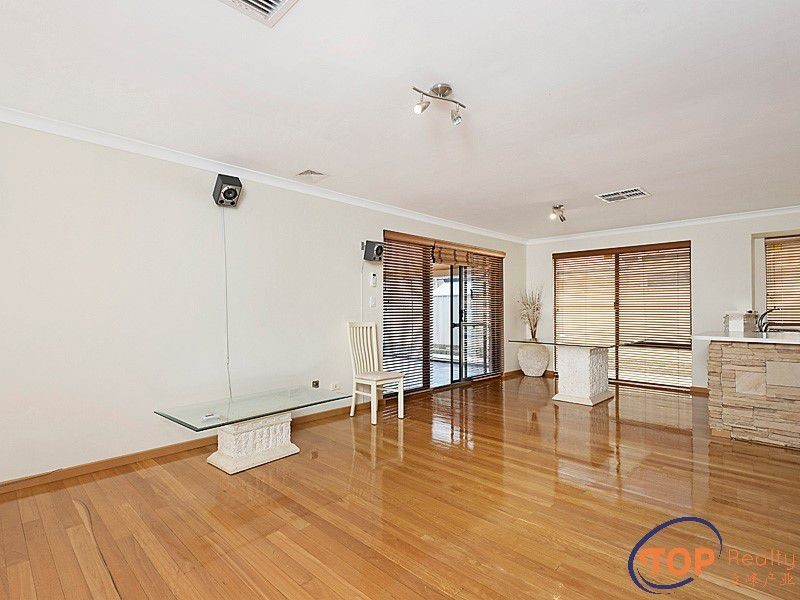 8 Woodside Loop, Beckenham WA 6107