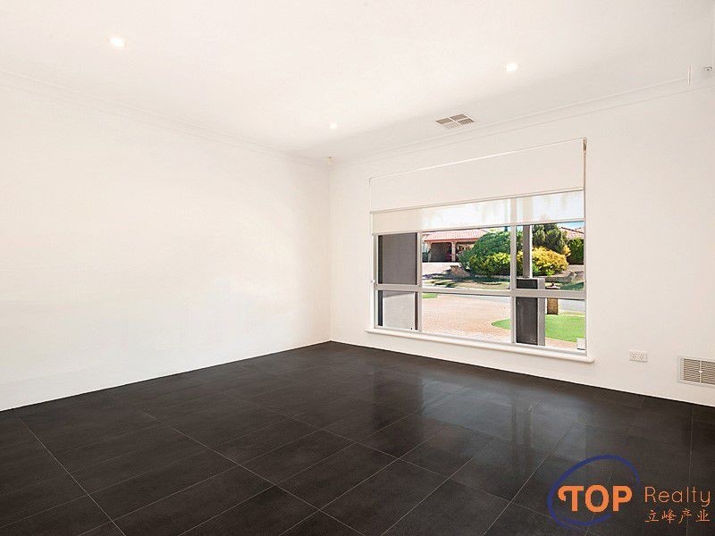 2 Athel Court, Leeming WA 6149