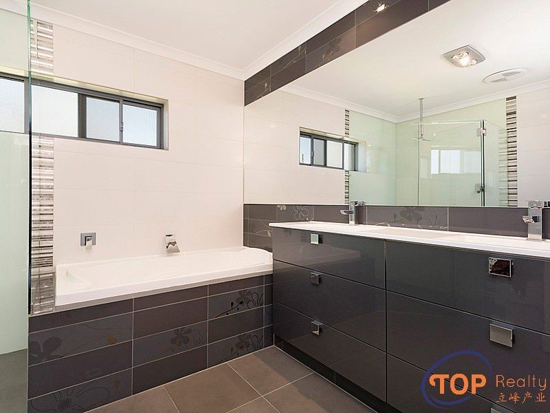 2 Brooklea Place, Ferndale WA 6148