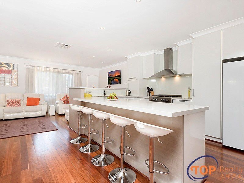 2 Brooklea Place, Ferndale WA 6148