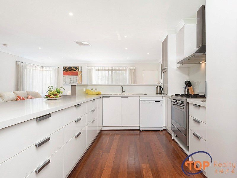 2 Brooklea Place, Ferndale WA 6148