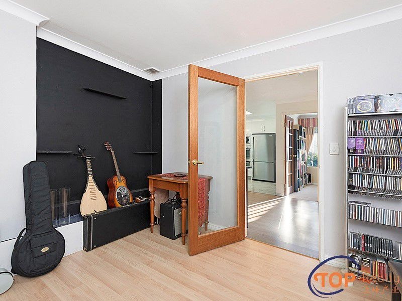 2 McKivett Crescent, Leeming WA 6149