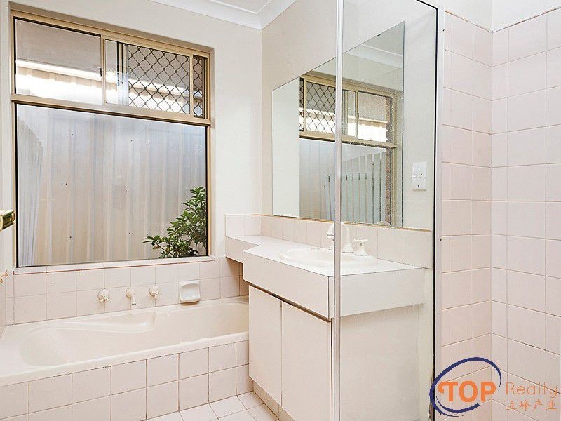 2 McKivett Crescent, Leeming WA 6149