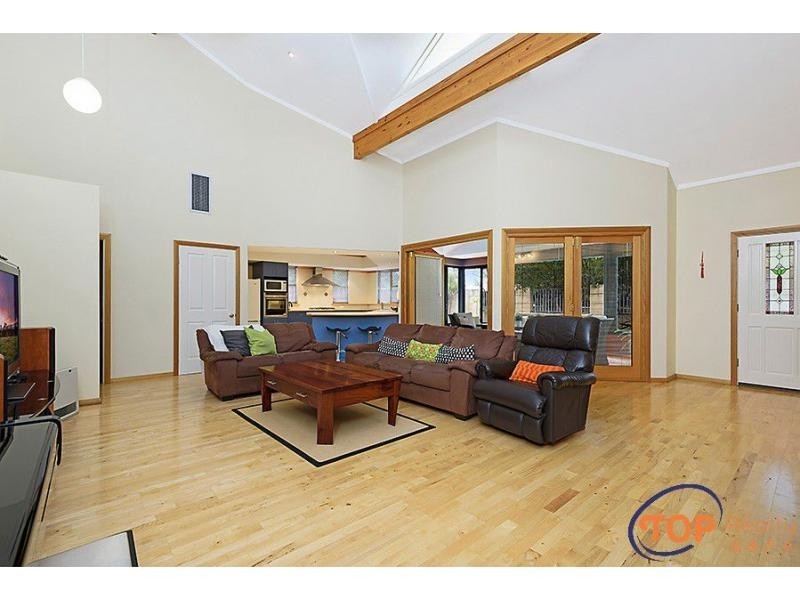 2/41 Mosaic Street East, Shelley WA 6148