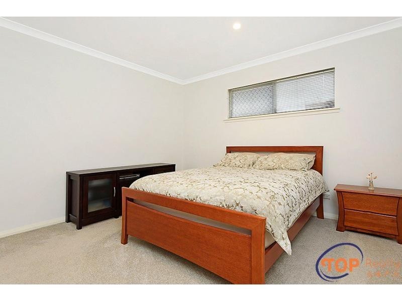 2/41 Mosaic Street East, Shelley WA 6148