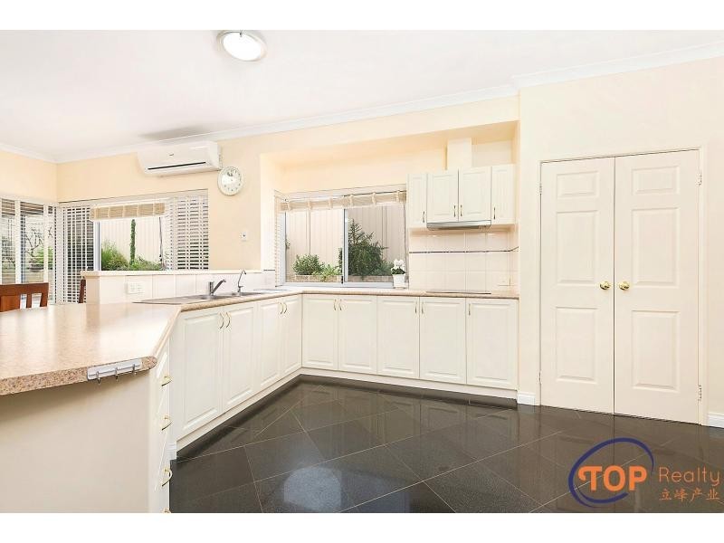 15 Blueridge Crest, Bibra Lake WA 6163