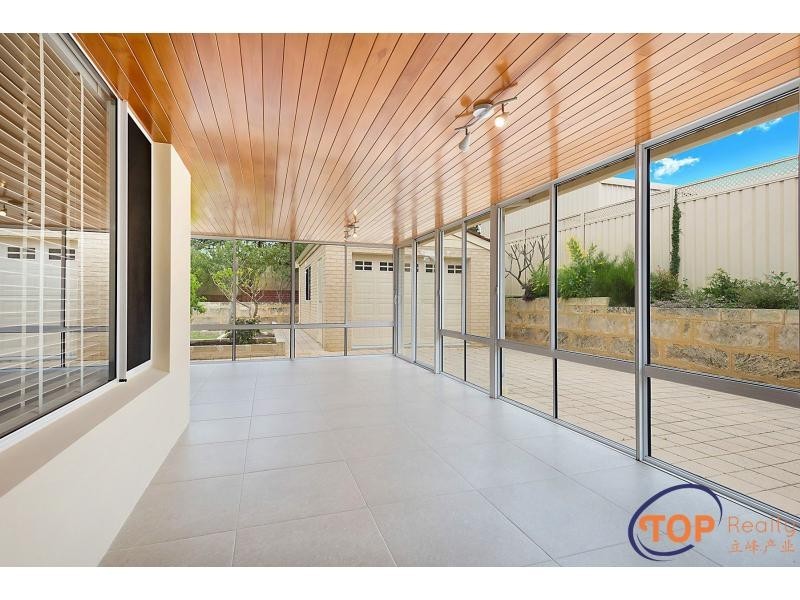 15 Blueridge Crest, Bibra Lake WA 6163