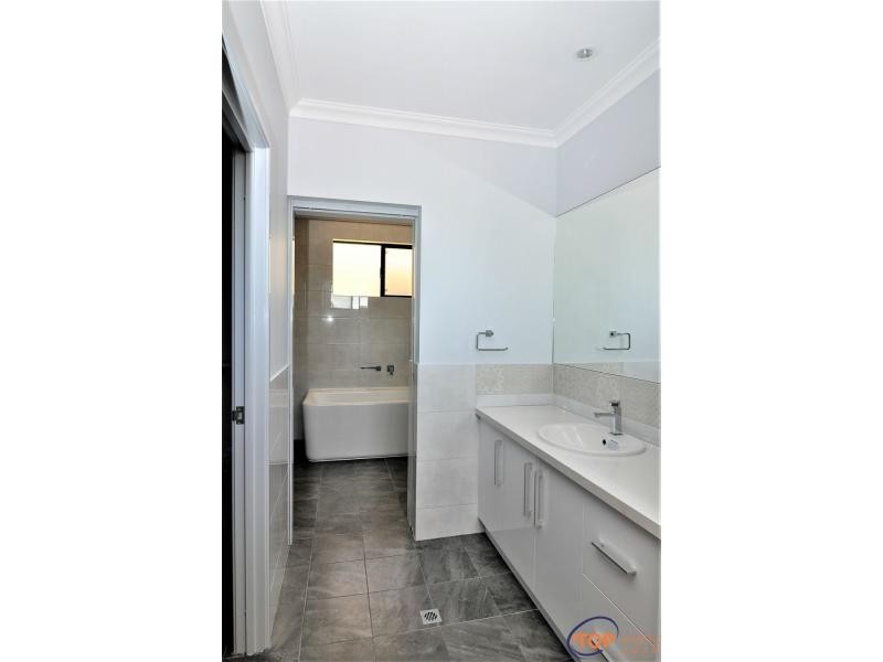 23 Parklands Square, Riverton WA 6148