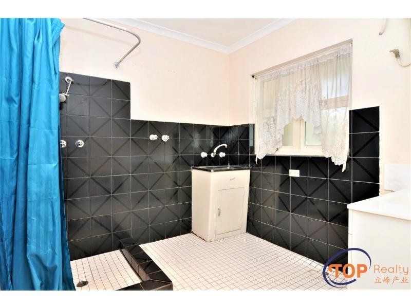 98 Station Street, East Cannington WA 6107