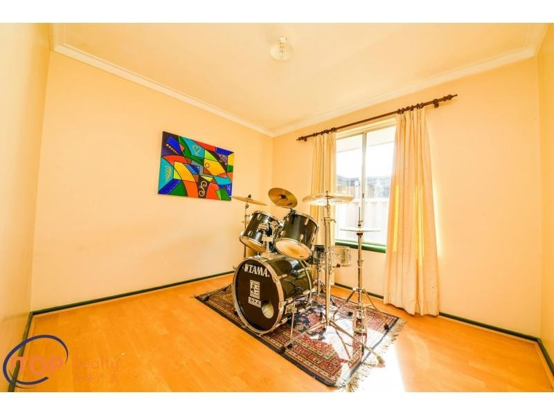 16 Vahland Avenue, Riverton WA 6148