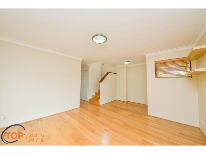 11 Lowry Street, Shelley WA 6148