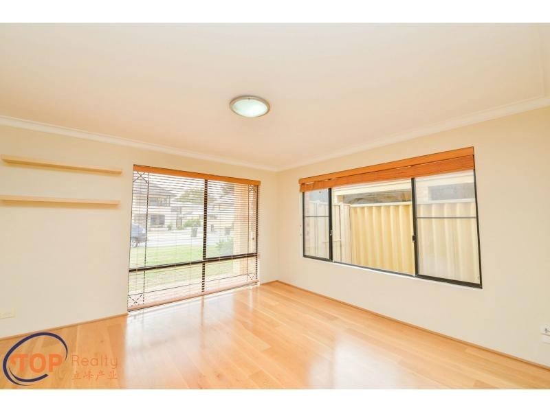 11 Lowry Street, Shelley WA 6148