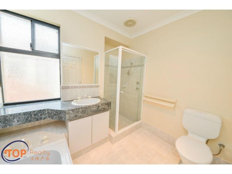 11 Lowry Street, Shelley WA 6148