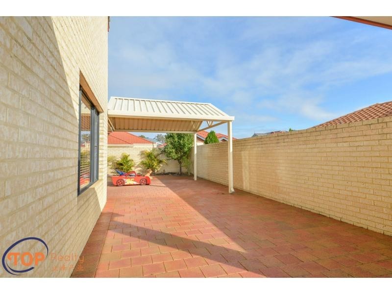 11 Lowry Street, Shelley WA 6148