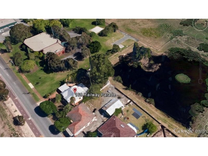 168 Railway Parade, Queens Park WA 6107