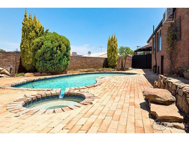 11 Braceby Close, Willetton WA 6155