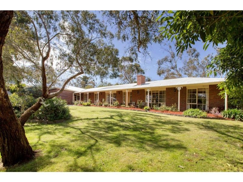 8 Walkers Road, Mount Eliza VIC 3930
