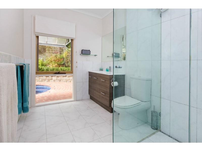 8 Walkers Road, Mount Eliza VIC 3930