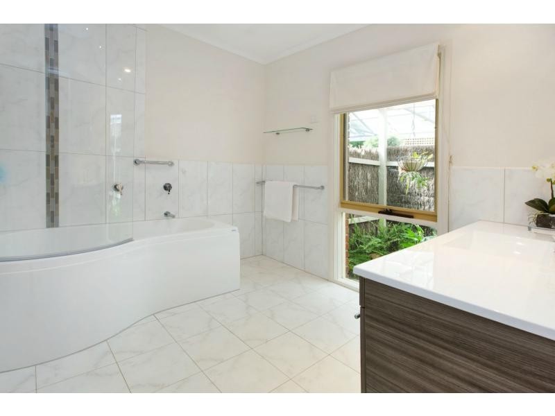 8 Walkers Road, Mount Eliza VIC 3930