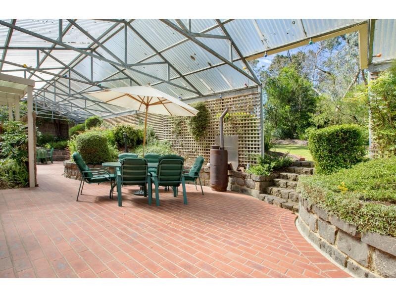 8 Walkers Road, Mount Eliza VIC 3930