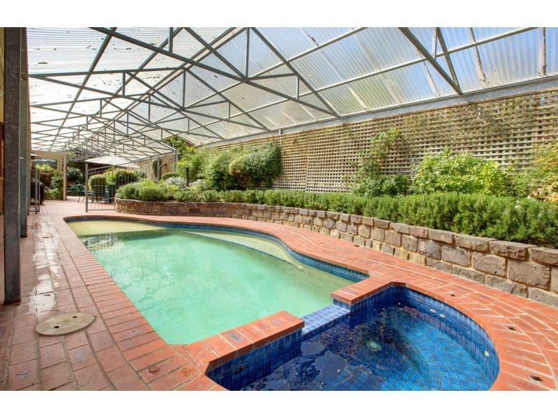 8 Walkers Road, Mount Eliza VIC 3930