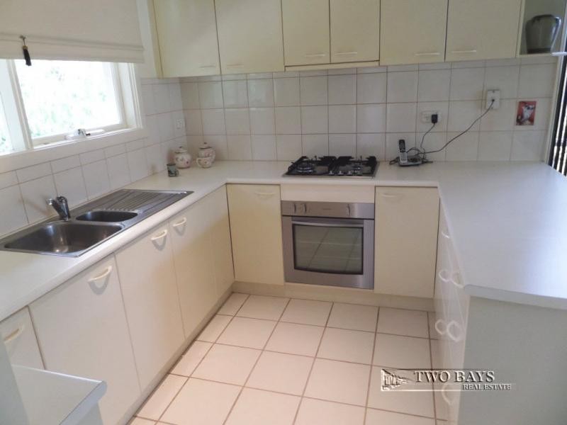 1/2 Coonara Avenue, Mount Eliza VIC 3930