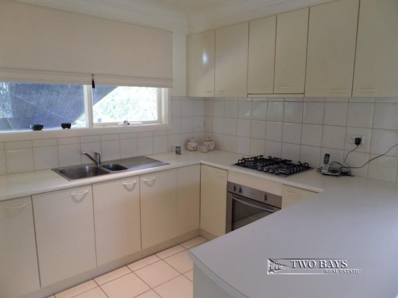 1/2 Coonara Avenue, Mount Eliza VIC 3930