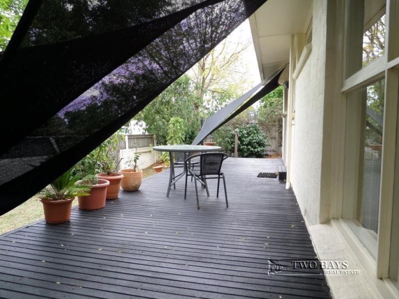 1/2 Coonara Avenue, Mount Eliza VIC 3930