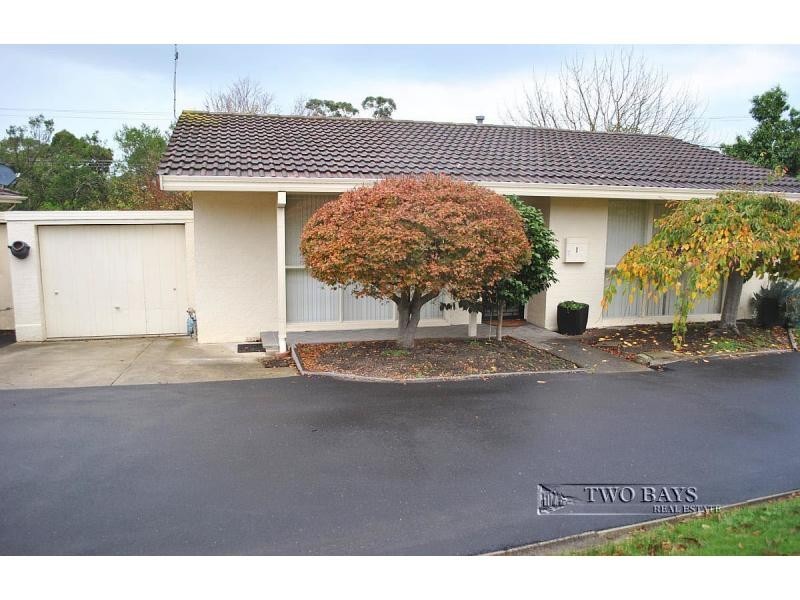 1/2 Coonara Avenue, Mount Eliza VIC 3930