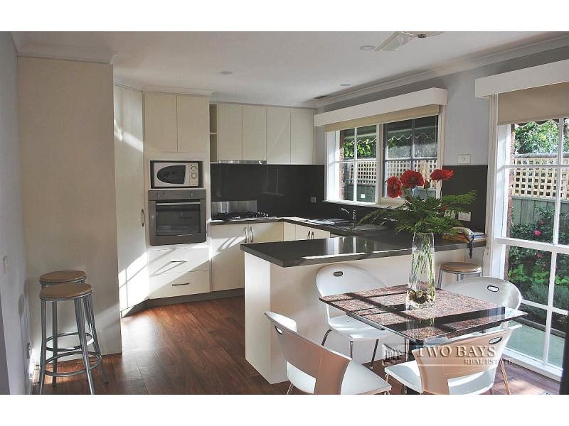 2/8 Roy Court, Mount Eliza VIC 3930