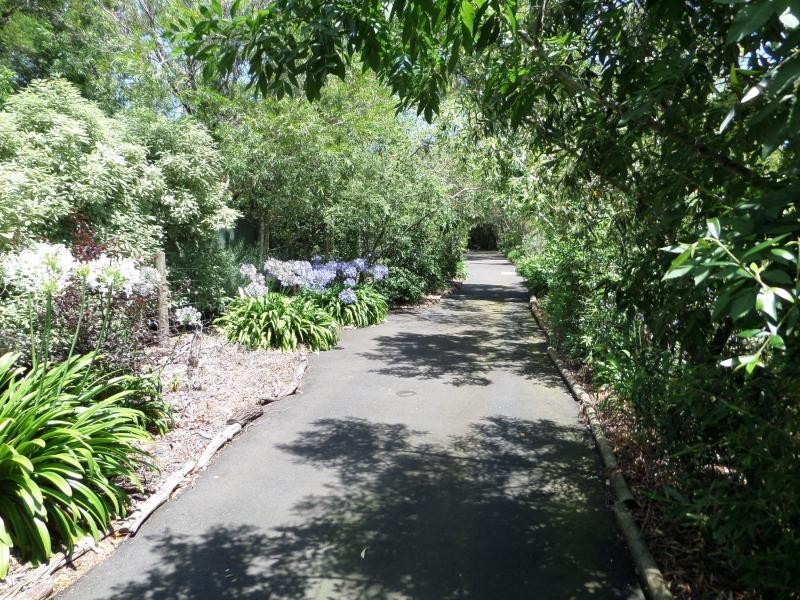 27 Glen Shian Lane, Mount Eliza VIC 3930