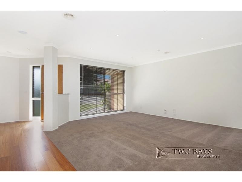 8 Waltham Drive, Mornington VIC 3931