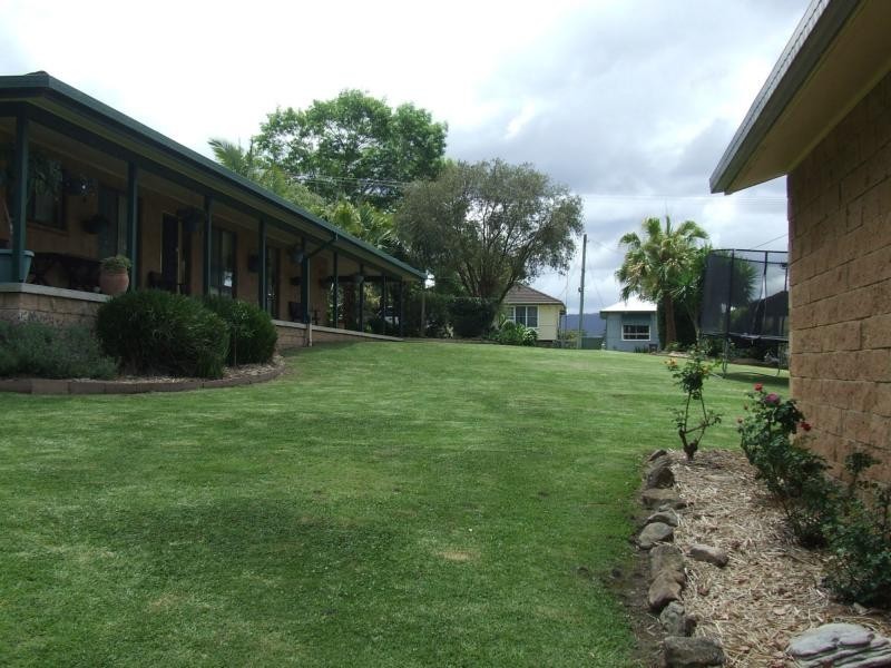 8 Weir Street, Nana Glen NSW 2450