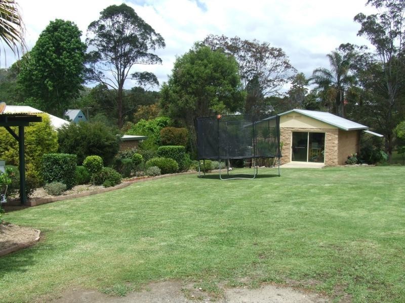8 Weir Street, Nana Glen NSW 2450