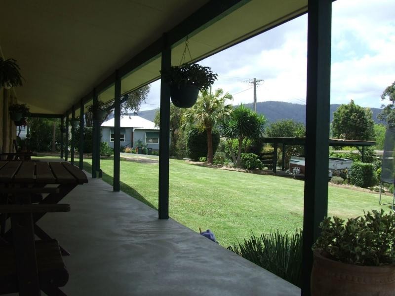 8 Weir Street, Nana Glen NSW 2450