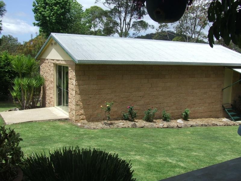 8 Weir Street, Nana Glen NSW 2450