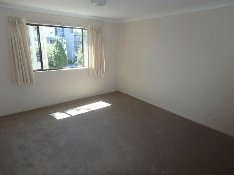 28/12 Patrick Lane, Toowong QLD 4066