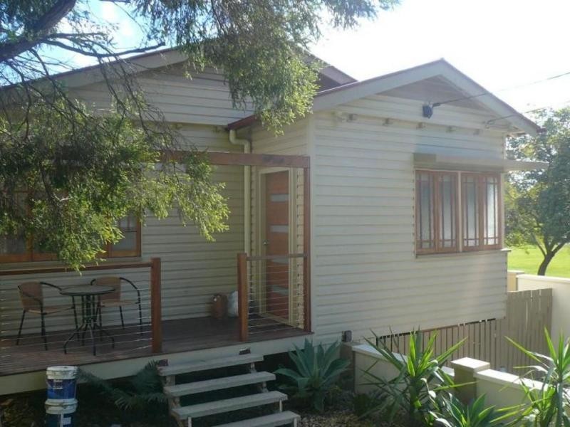 27 Cameron Street, Fairfield QLD 4103