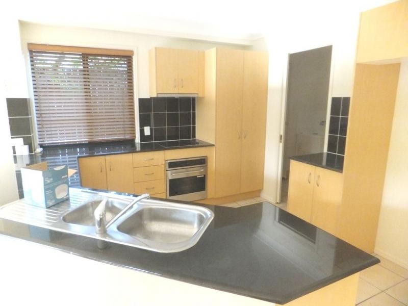 2/150 Riding Road, Balmoral QLD 4171