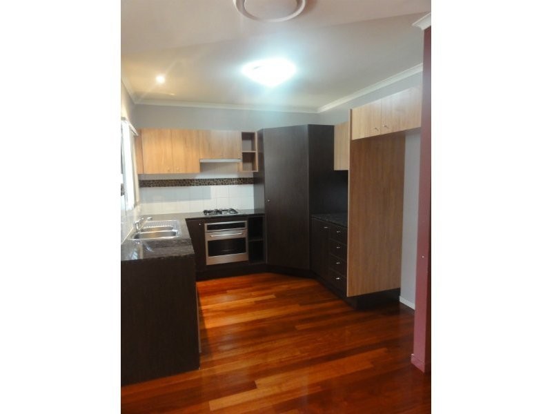 2/80 Clarence Road, Indooroopilly QLD 4068