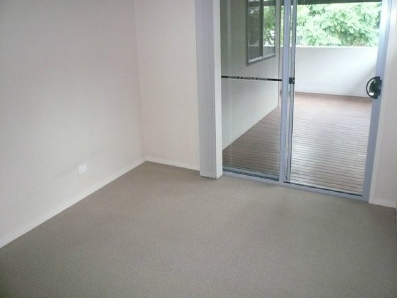 2/80 Clarence Road, Indooroopilly QLD 4068