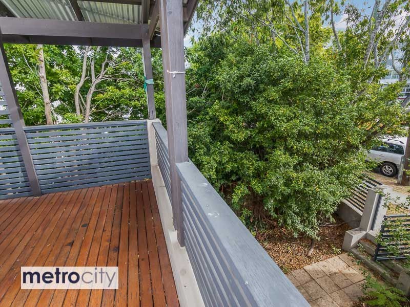 1/80-82 Clarence Road, Indooroopilly QLD 4068