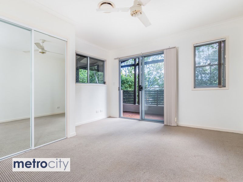 1/80-82 Clarence Road, Indooroopilly QLD 4068