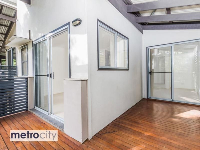 1/80-82 Clarence Road, Indooroopilly QLD 4068